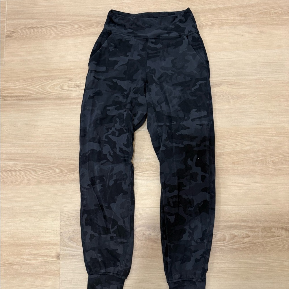 Lululemon XS Women’s Camouflage Joggers